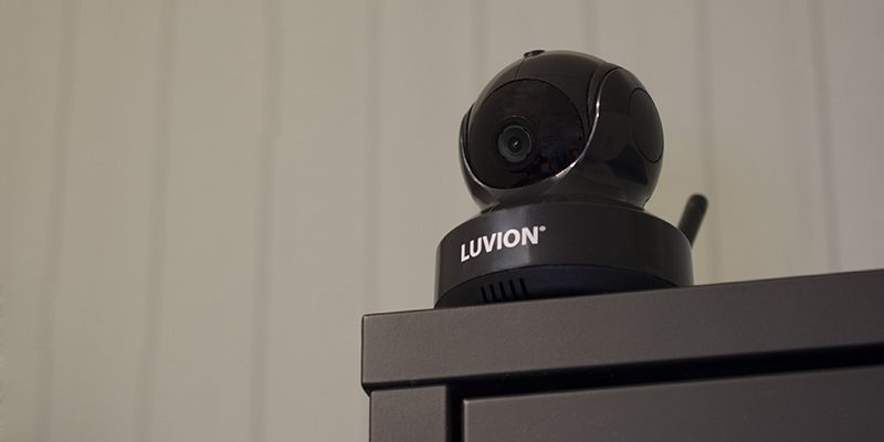 luvion-essential-black-edition-sfeer-camera-01